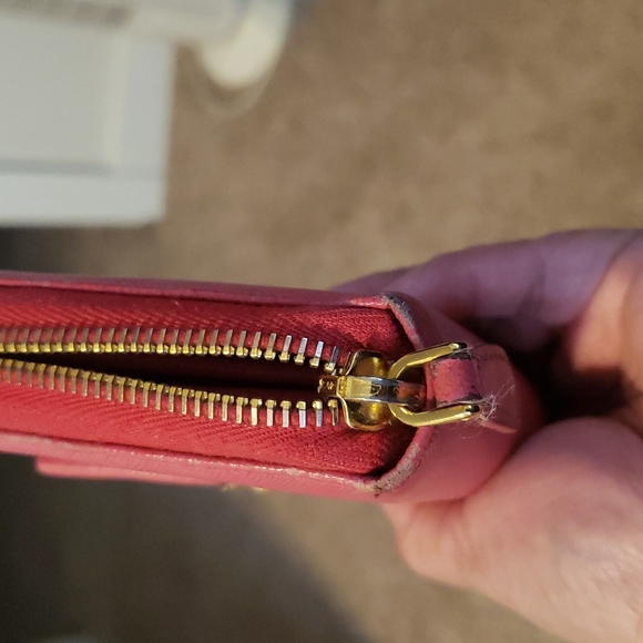 100% authentic pre-loved Prada safiano wallet ribbon Pink In good used condition - Picture 4 of 10